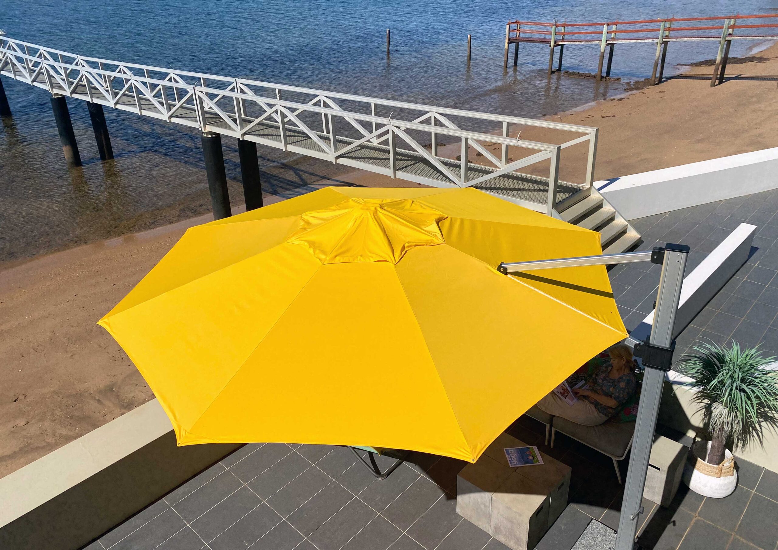 fs gallery images cantilever round octogon umbrella 5