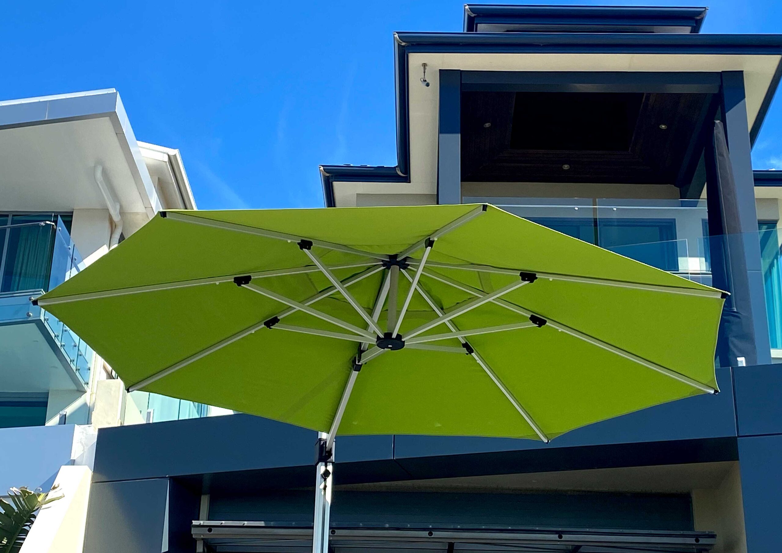 fs gallery images cantilever round octogon umbrella 9